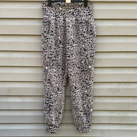 Athleta | Salutation Textured Jogger Pant size Medium - Picture 2 of 9